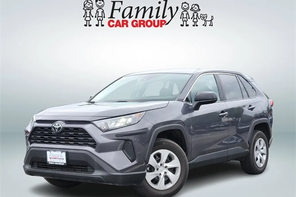 2022 Toyota RAV4 LE photo 1