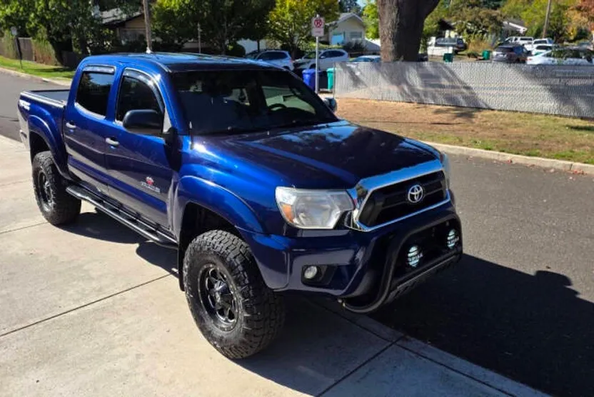 2015 Toyota Tacoma V6 photo 1