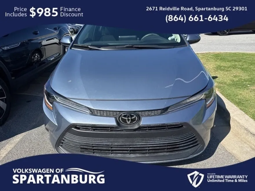 2024 Toyota Corolla LE photo 1