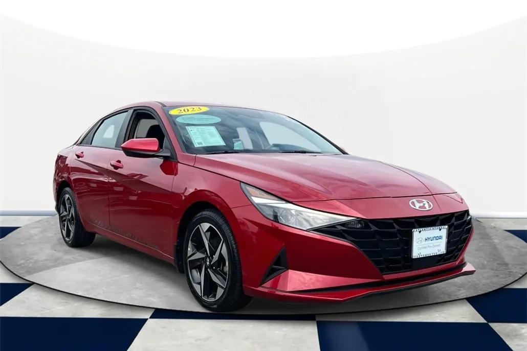 2023 Hyundai Elantra SEL photo 1
