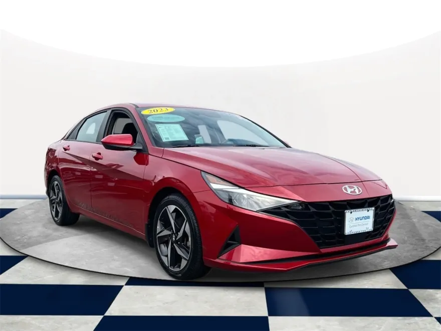2023 Hyundai Elantra SEL photo 1