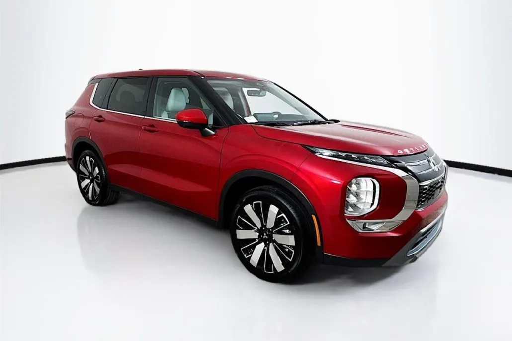 2025 Mitsubishi Outlander SE photo 1