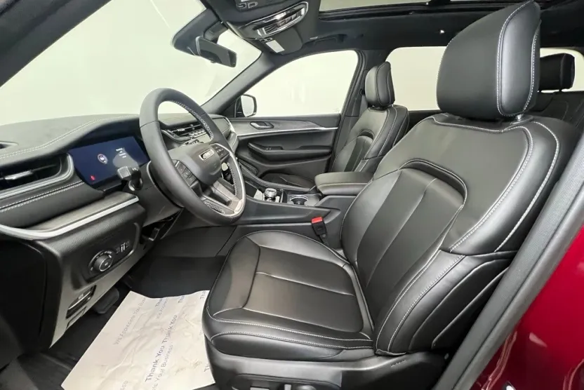 2025 Jeep Grand Cherokee Limited photo 1