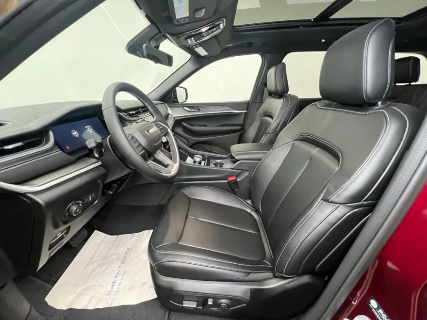 2025 Jeep Grand Cherokee Limited photo 1
