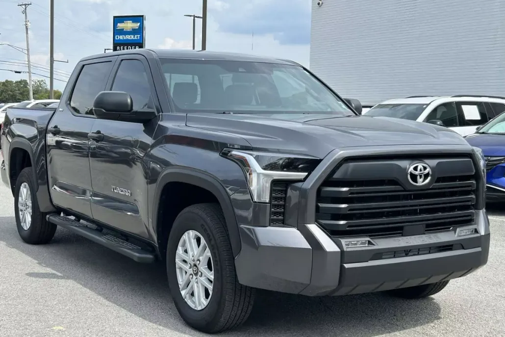2025 Toyota Tundra SR5 CrewMax photo 1