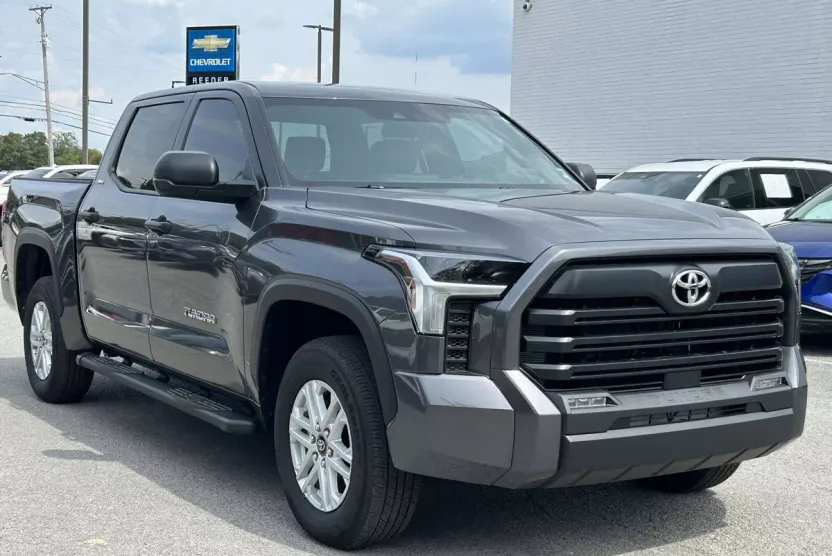 2025 Toyota Tundra SR5 CrewMax photo 1