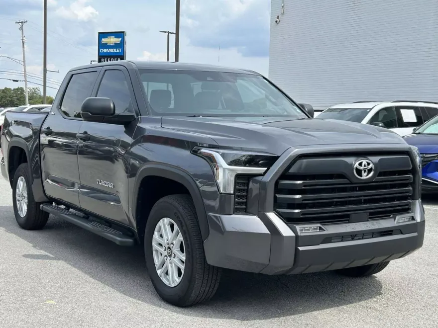 2025 Toyota Tundra SR5 CrewMax photo 1