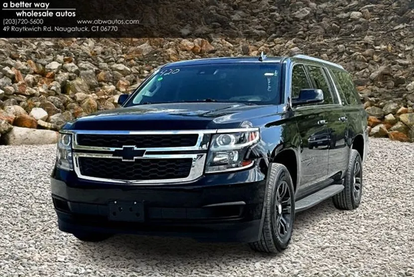 2018 Chevrolet Suburban LT photo 1