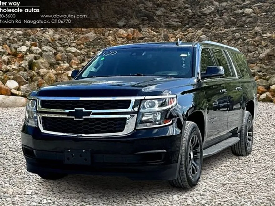 2018 Chevrolet Suburban LT photo 1