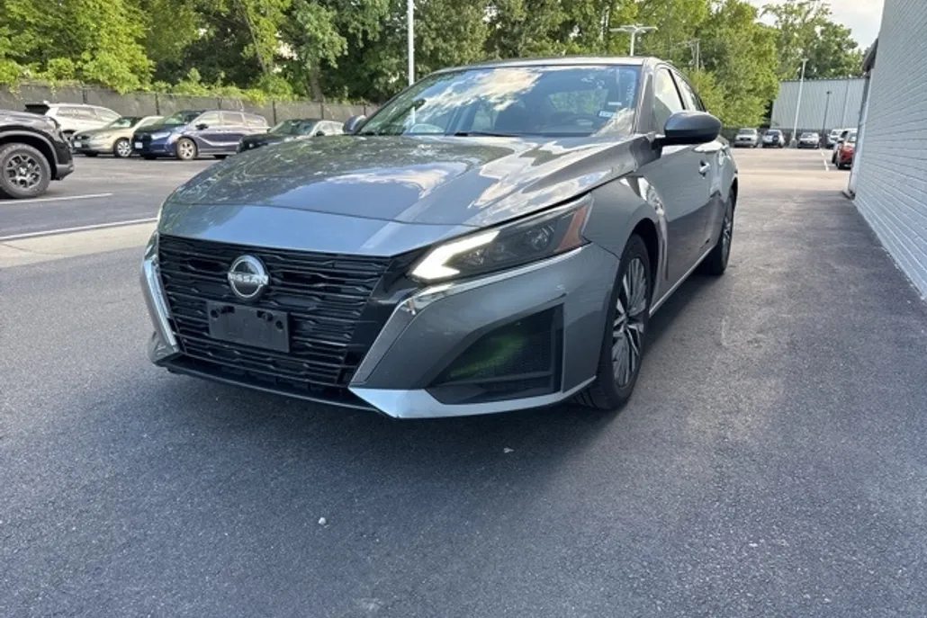 2023 Nissan Altima 2.5 SV photo 1