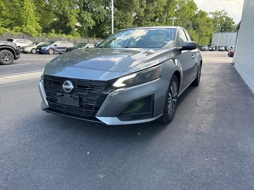 2023 Nissan Altima 2.5 SV photo 1