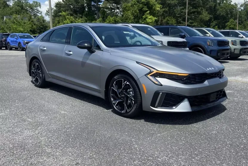 2025 Kia K5 GT-Line photo 1