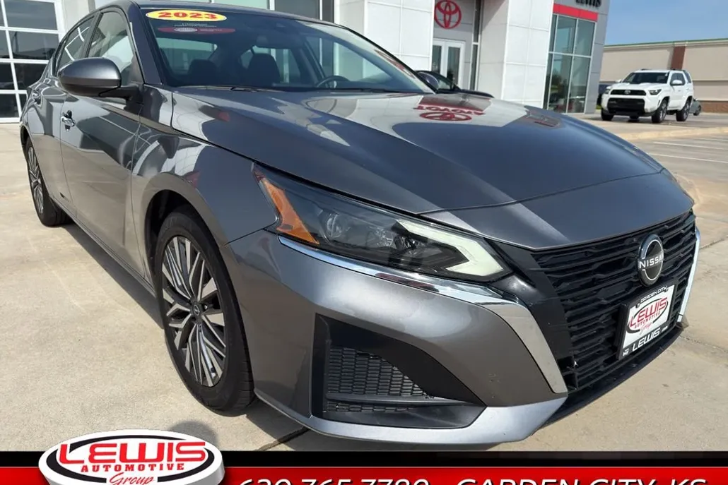 2023 Nissan Altima 2.5 SV photo 1
