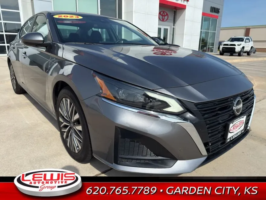 2023 Nissan Altima 2.5 SV photo 1