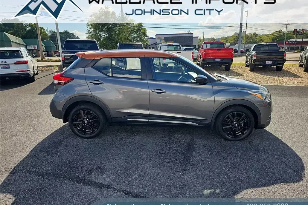 2020 Nissan Kicks SR photo 1