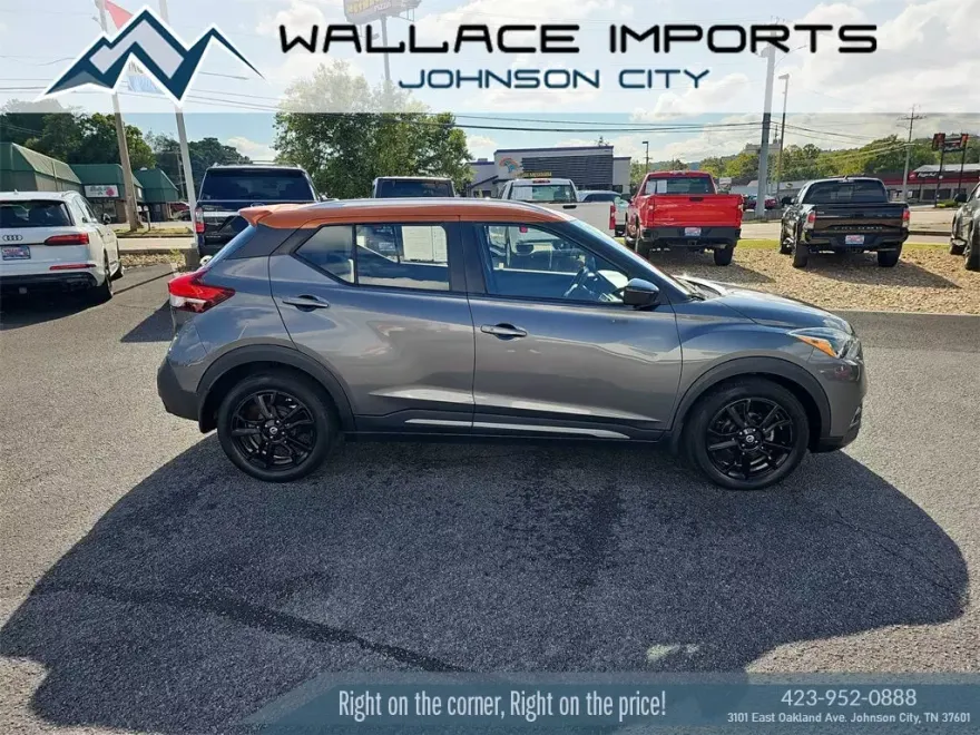 2020 Nissan Kicks SR photo 1
