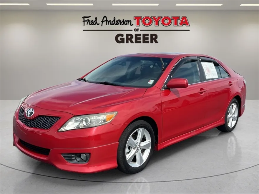 2011 Toyota Camry SE photo 1