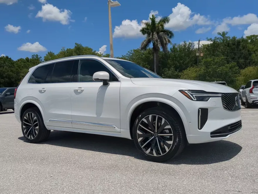 2026 Volvo XC90 B5 Plus photo 1