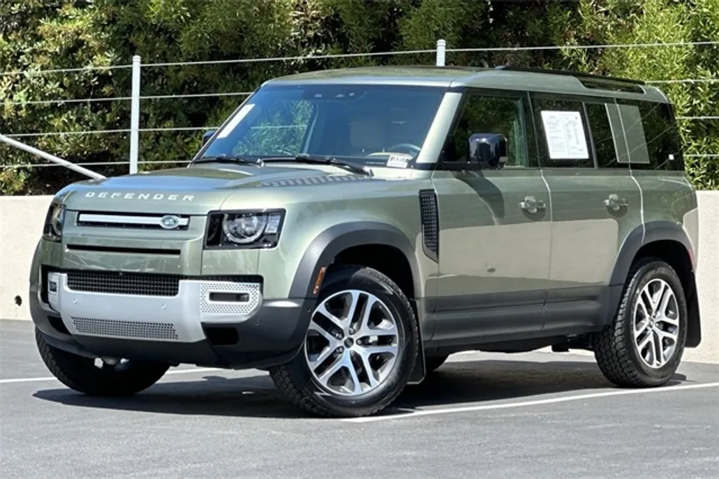 2025 Land Rover Defender 110 S photo 1