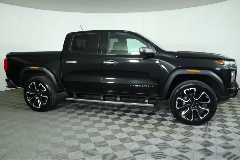 2023 Gmc Canyon Denali photo 1