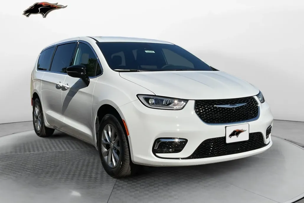 2026 Chrysler Pacifica photo 1
