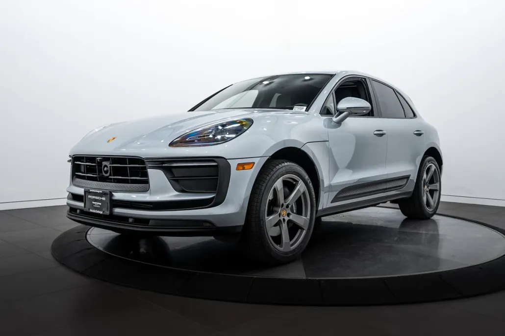 2024 Porsche Macan T photo 1