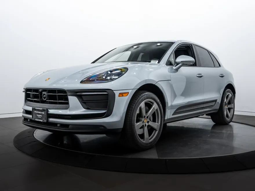 2024 Porsche Macan T photo 1