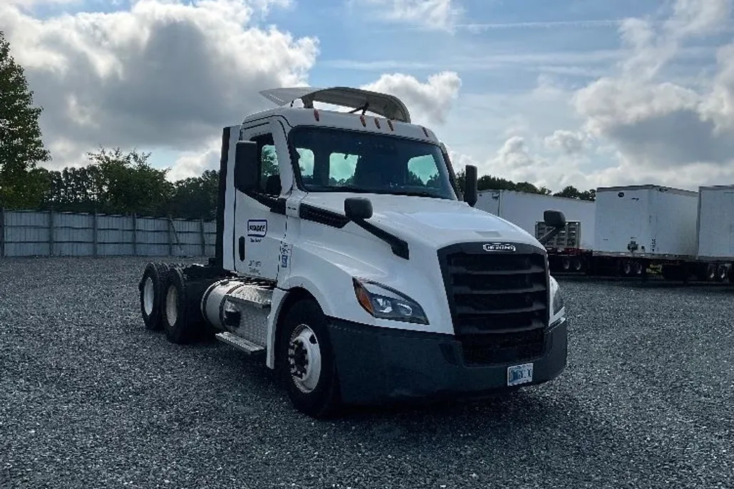 2022 Freightliner Cascadia 126" Day cab photo 1