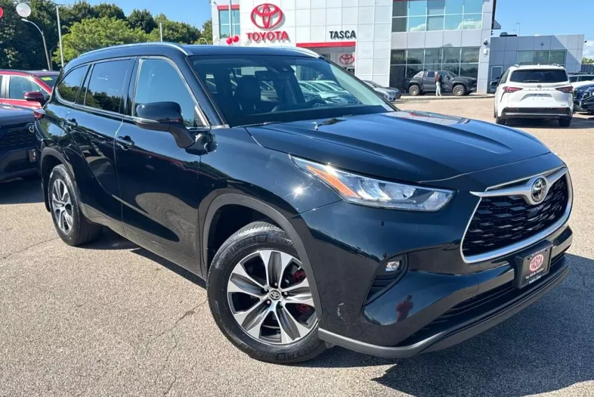 2020 Toyota Highlander XLE photo 1