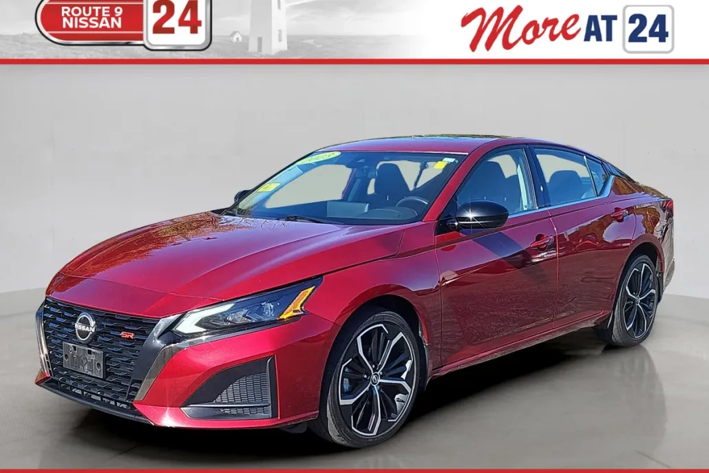 2023 Nissan Altima 2.5 SR photo 1