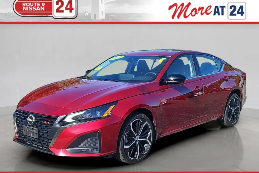 2023 Nissan Altima 2.5 SR photo 1