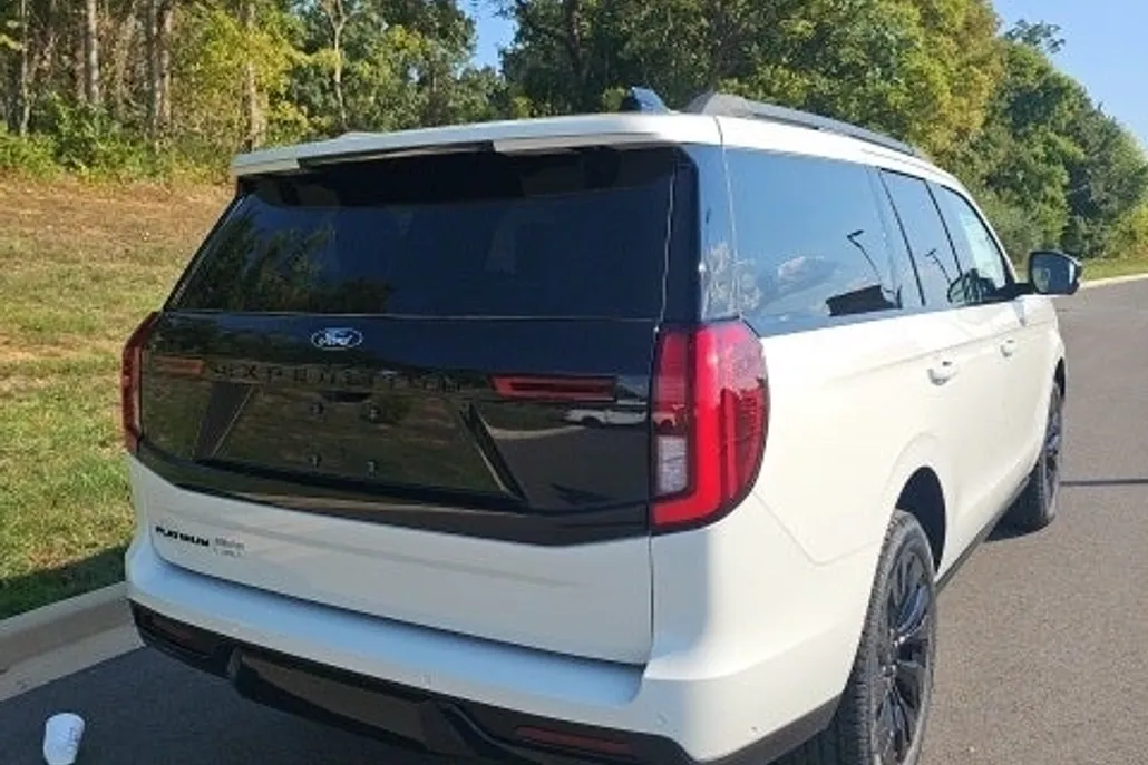 2025 Ford Expedition Platinum photo 1