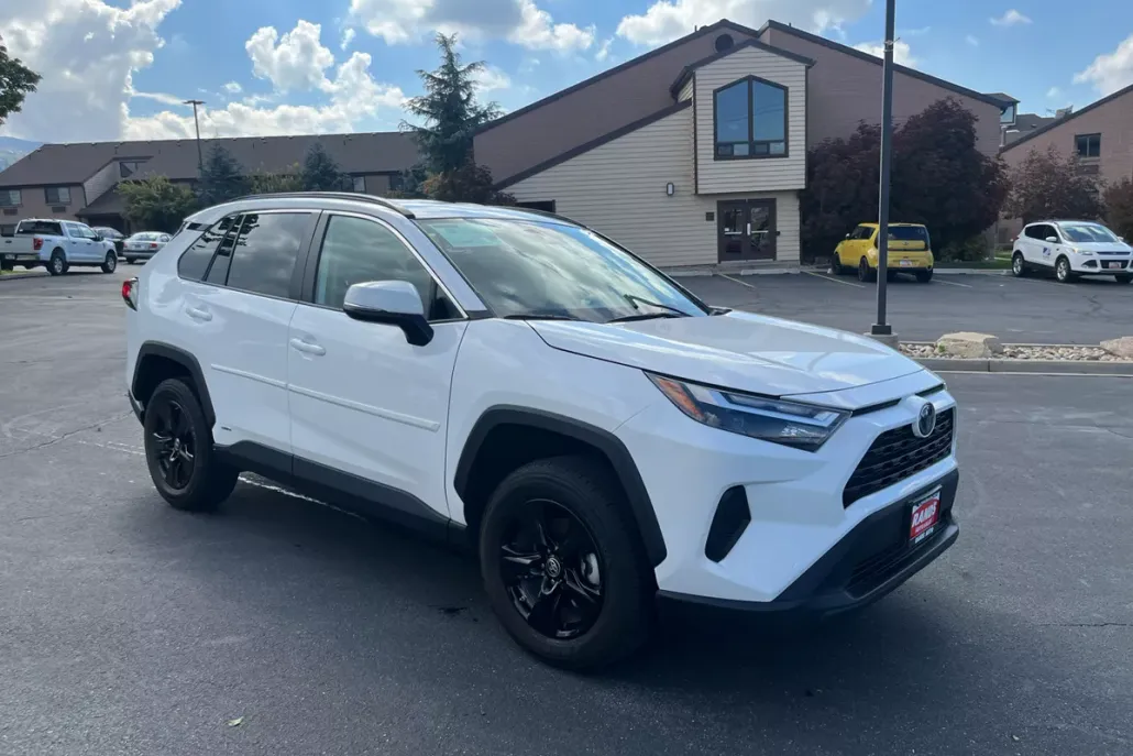 2023 Toyota RAV4 Hybrid LE photo 1