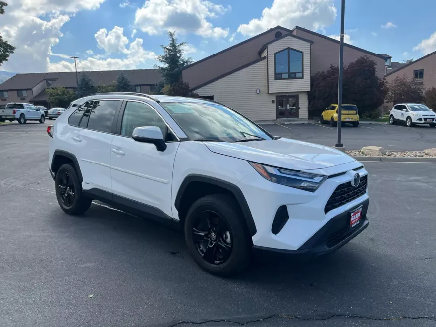 2023 Toyota RAV4 Hybrid LE photo 1