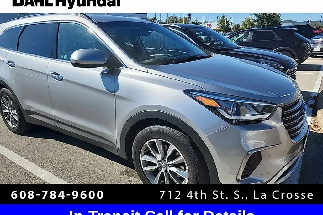 2017 Hyundai Santa Fe SE photo 1