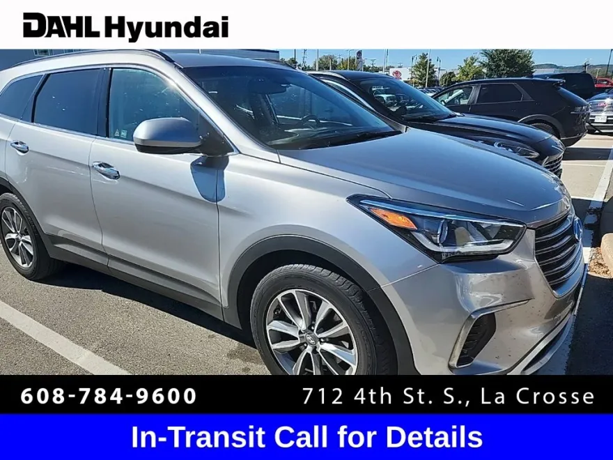 2017 Hyundai Santa Fe SE photo 1