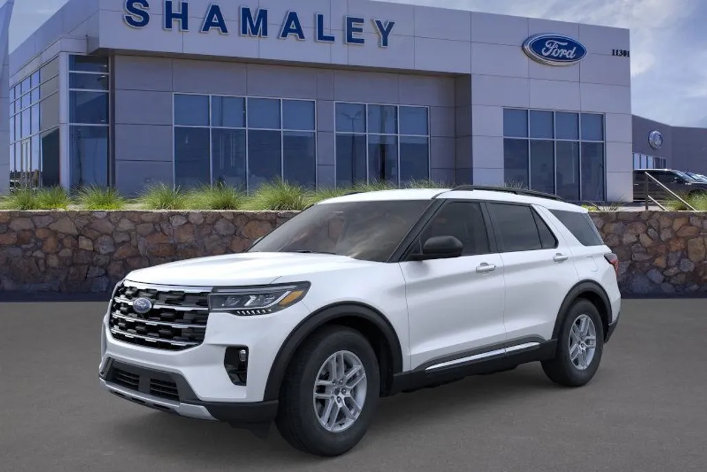 2025 Ford Explorer photo 1