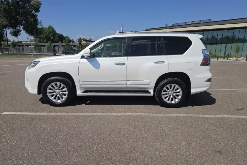 2017 Lexus GX 460 photo 1