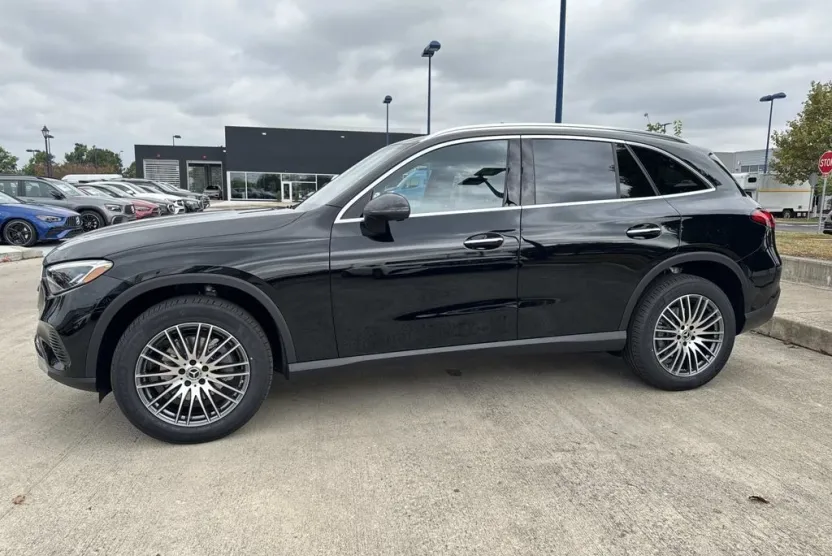 2026 Mercedes Benz GLC 300 4MATIC photo 1