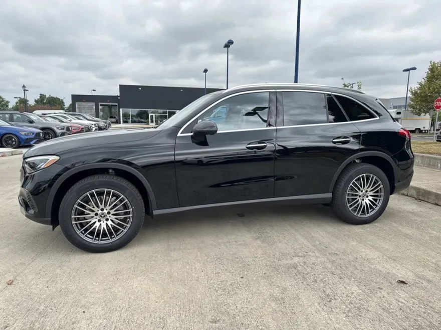 2026 Mercedes Benz GLC 300 4MATIC photo 1