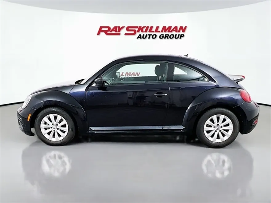 2018 Volkswagen Beetle S photo 1