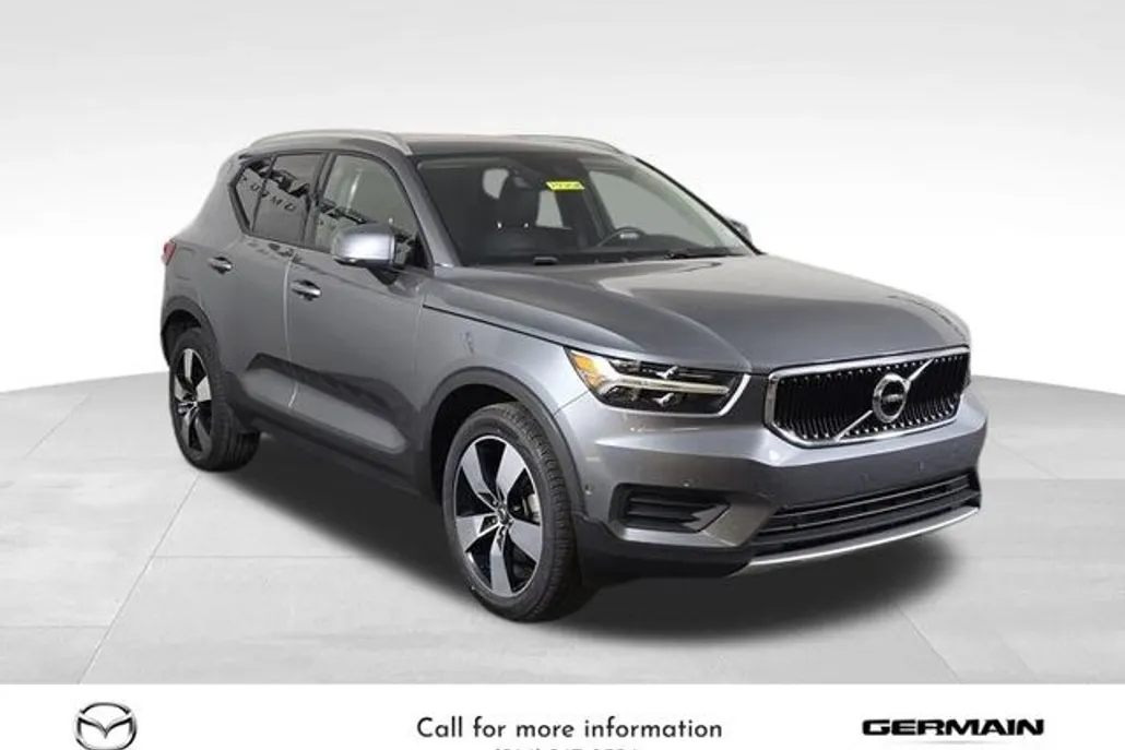2019 Volvo XC40 Momentum photo 1