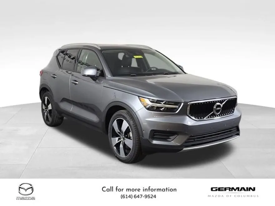 2019 Volvo XC40 Momentum photo 1