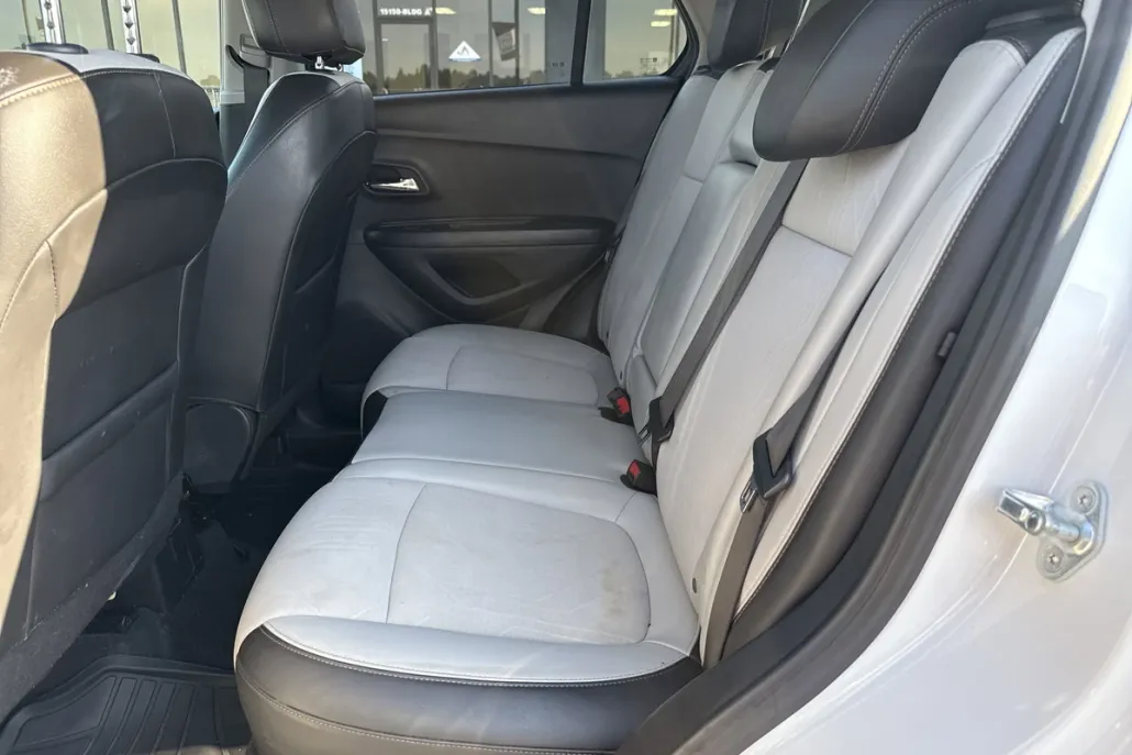 2022 Chevrolet Trax LT photo 1