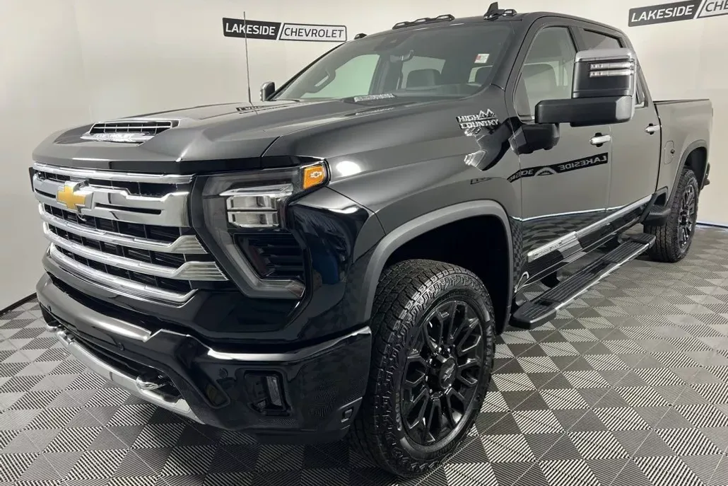 2025 Chevrolet Silverado 2500HD High Country photo 1