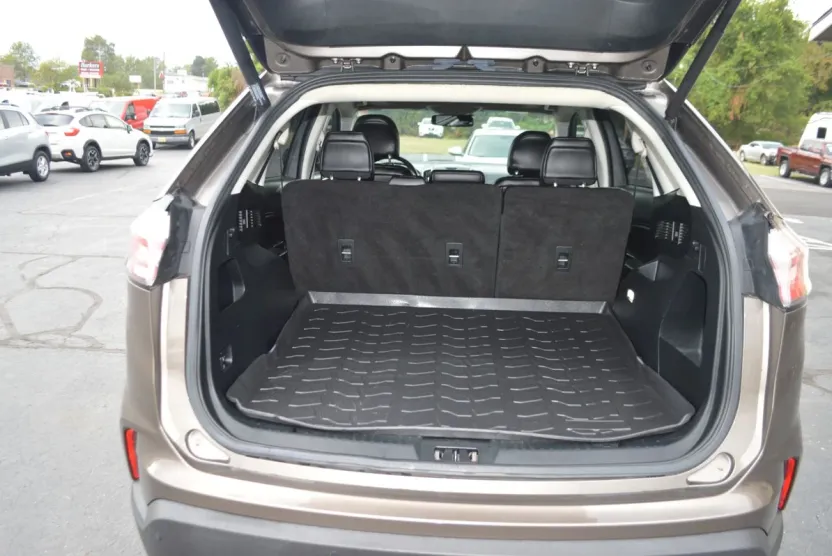 2019 Ford Edge SEL Sport photo 1