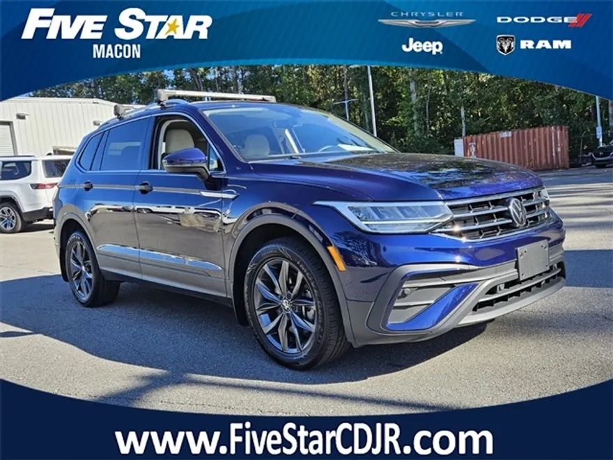 2023 Volkswagen Tiguan SE photo 1