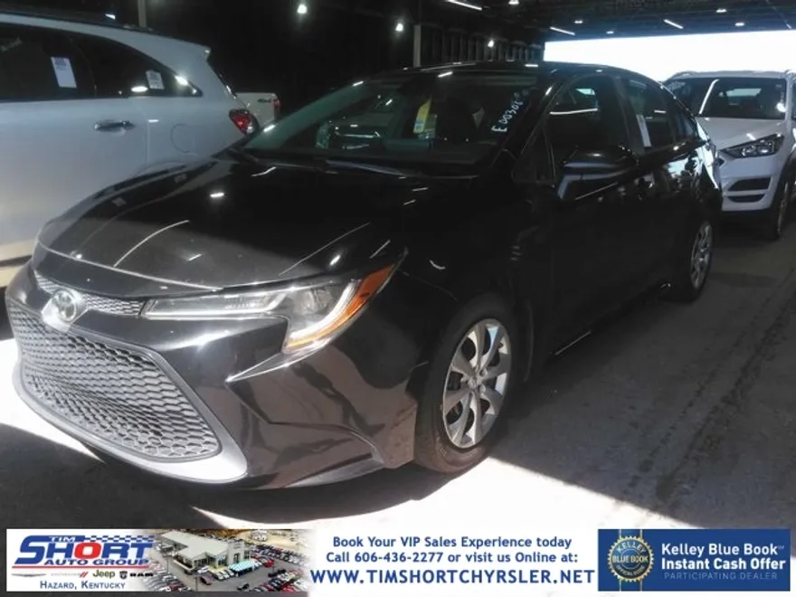 2021 Toyota Corolla LE photo 1