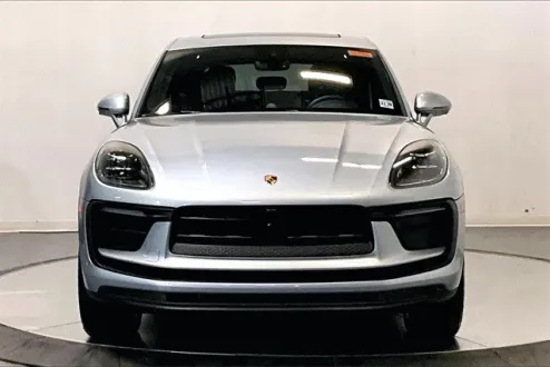 2025 Porsche Macan T photo 3