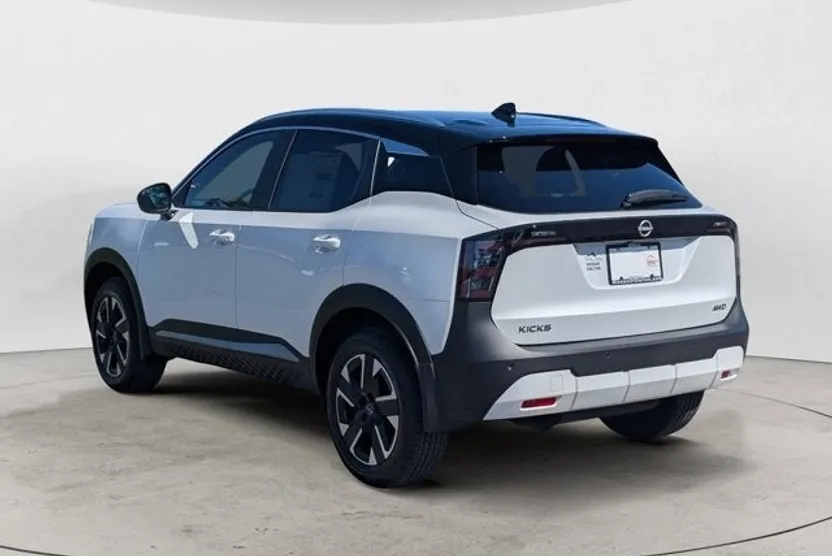 2026 Nissan Kicks SV photo 1